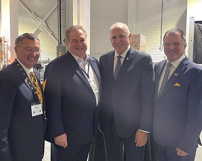 20231116 content visite entrepot groupe robert acq camionnage